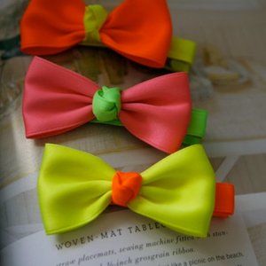 Neon bow hairclip - lot of 2